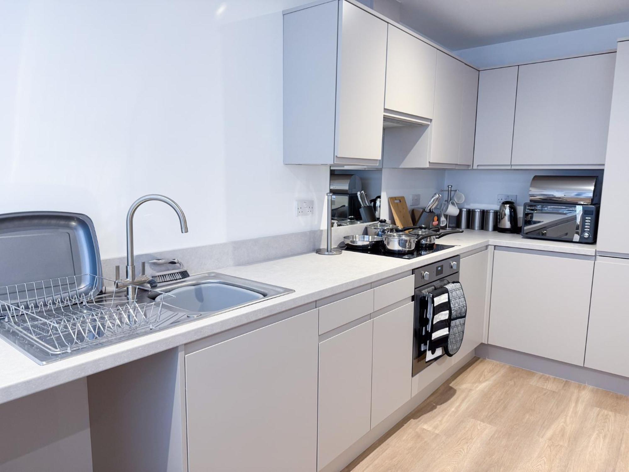 Spacious Modern 1 Bed Apartments In St Neots - Perfect For Contractors & Professionals - Free Parking - Wifi - Fully Equipped Kitchen - Smart Tv Ideal For Work Stays And Long Projects المظهر الخارجي الصورة