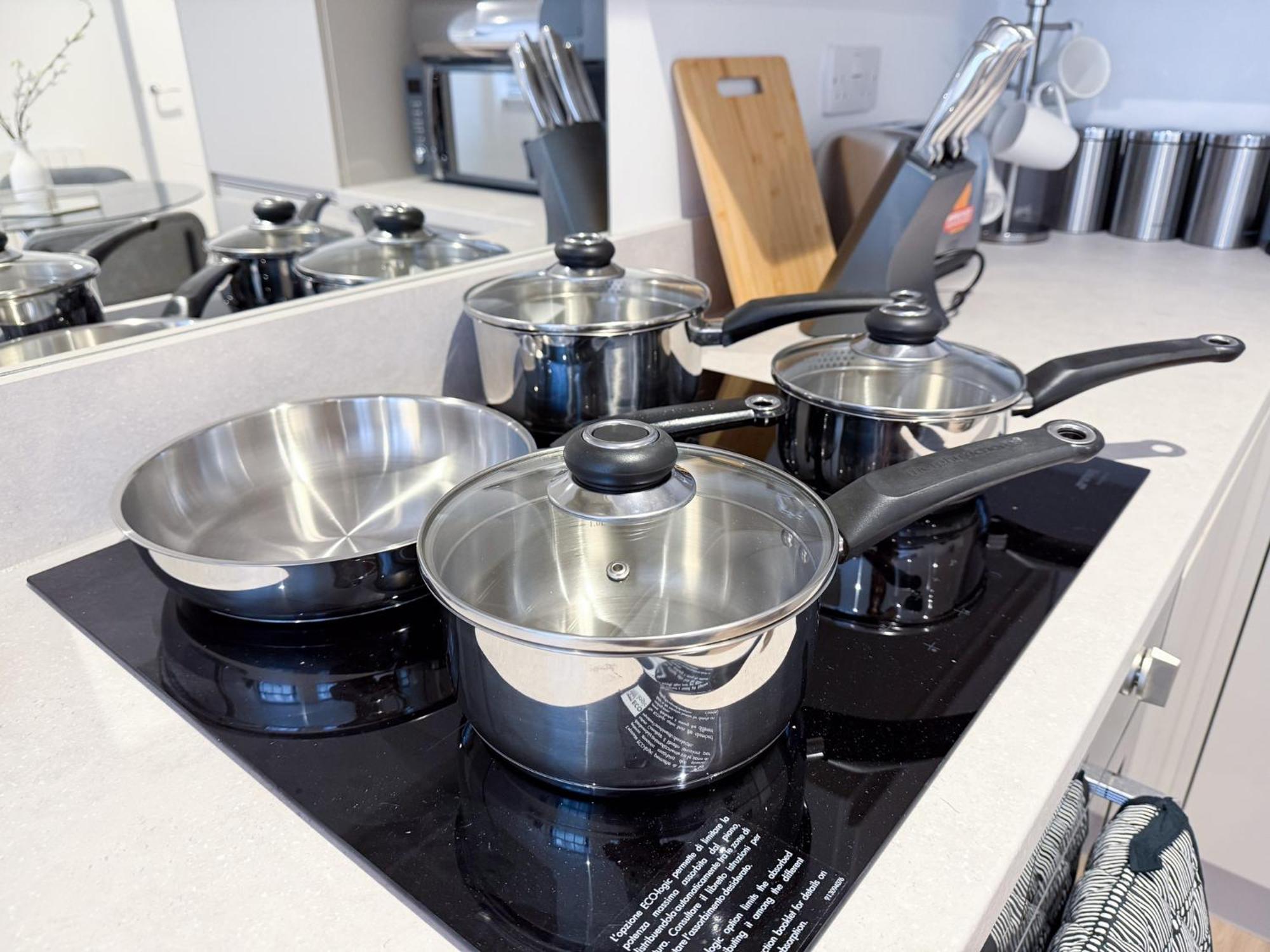 Spacious Modern 1 Bed Apartments In St Neots - Perfect For Contractors & Professionals - Free Parking - Wifi - Fully Equipped Kitchen - Smart Tv Ideal For Work Stays And Long Projects المظهر الخارجي الصورة