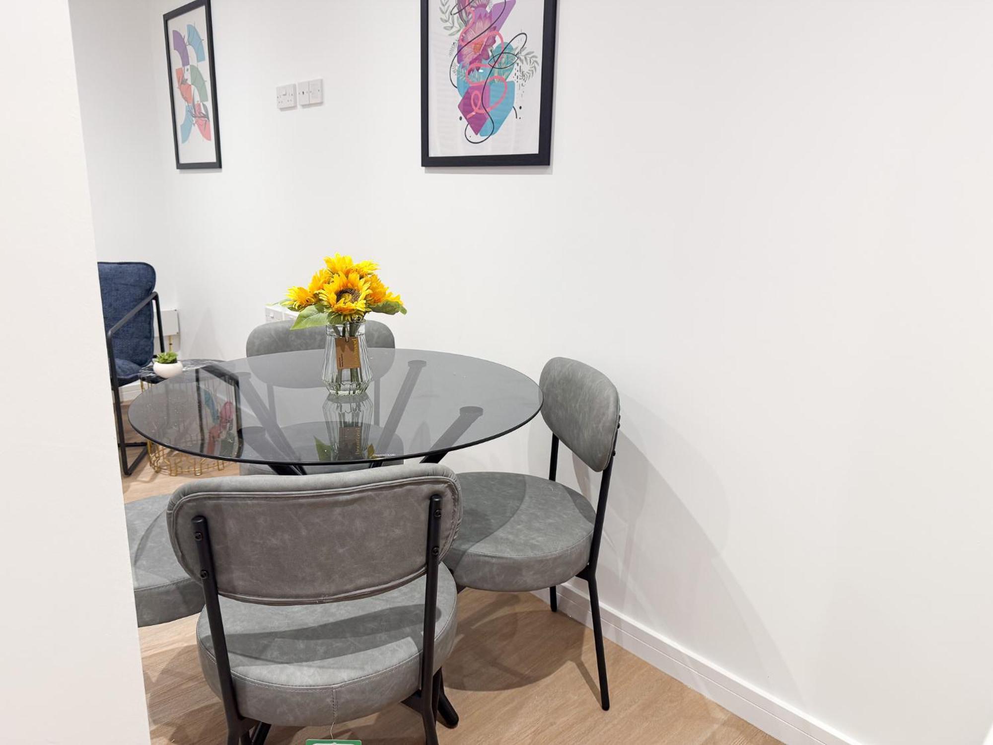 Spacious Modern 1 Bed Apartments In St Neots - Perfect For Contractors & Professionals - Free Parking - Wifi - Fully Equipped Kitchen - Smart Tv Ideal For Work Stays And Long Projects المظهر الخارجي الصورة
