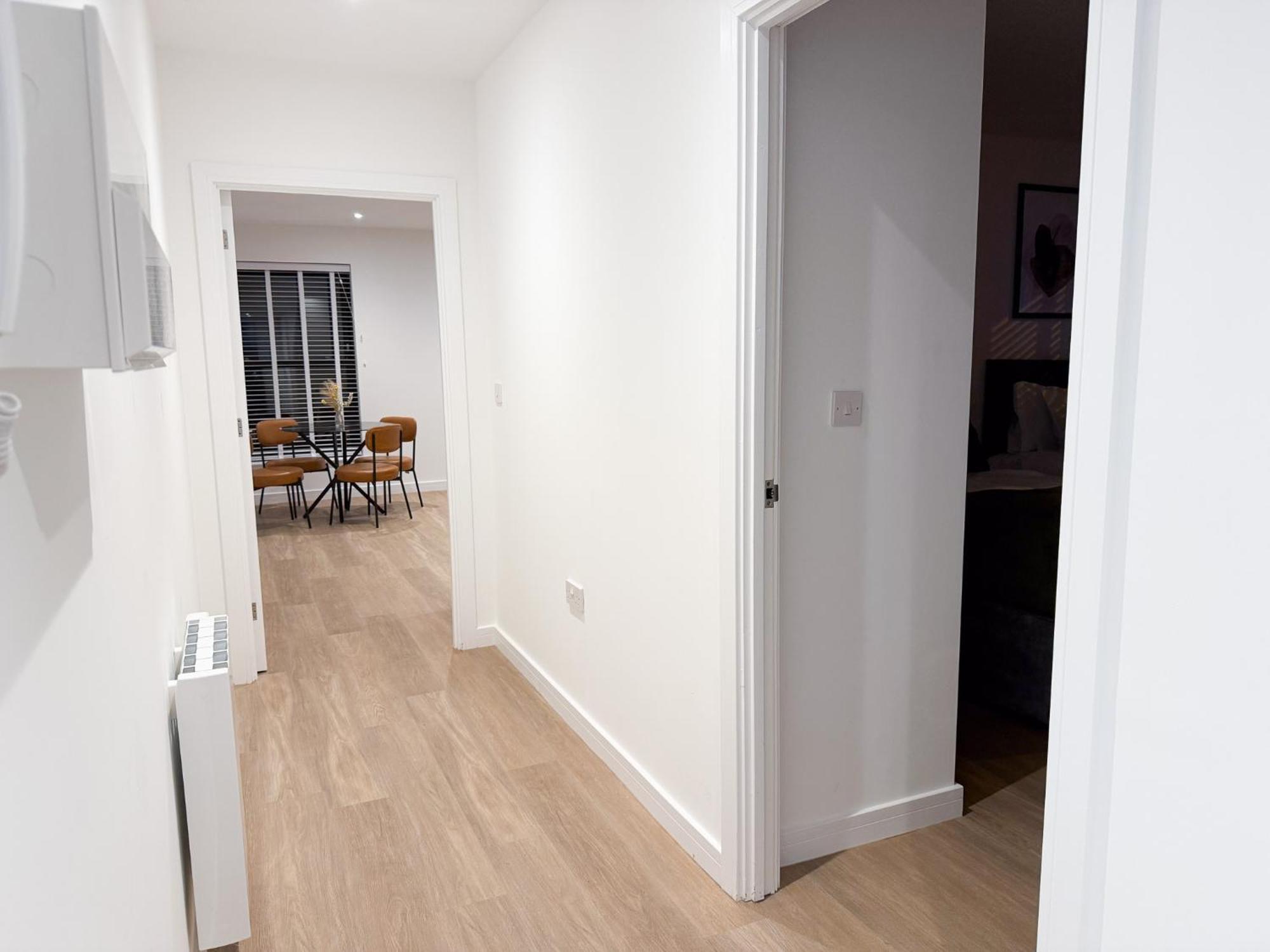 Spacious Modern 1 Bed Apartments In St Neots - Perfect For Contractors & Professionals - Free Parking - Wifi - Fully Equipped Kitchen - Smart Tv Ideal For Work Stays And Long Projects المظهر الخارجي الصورة