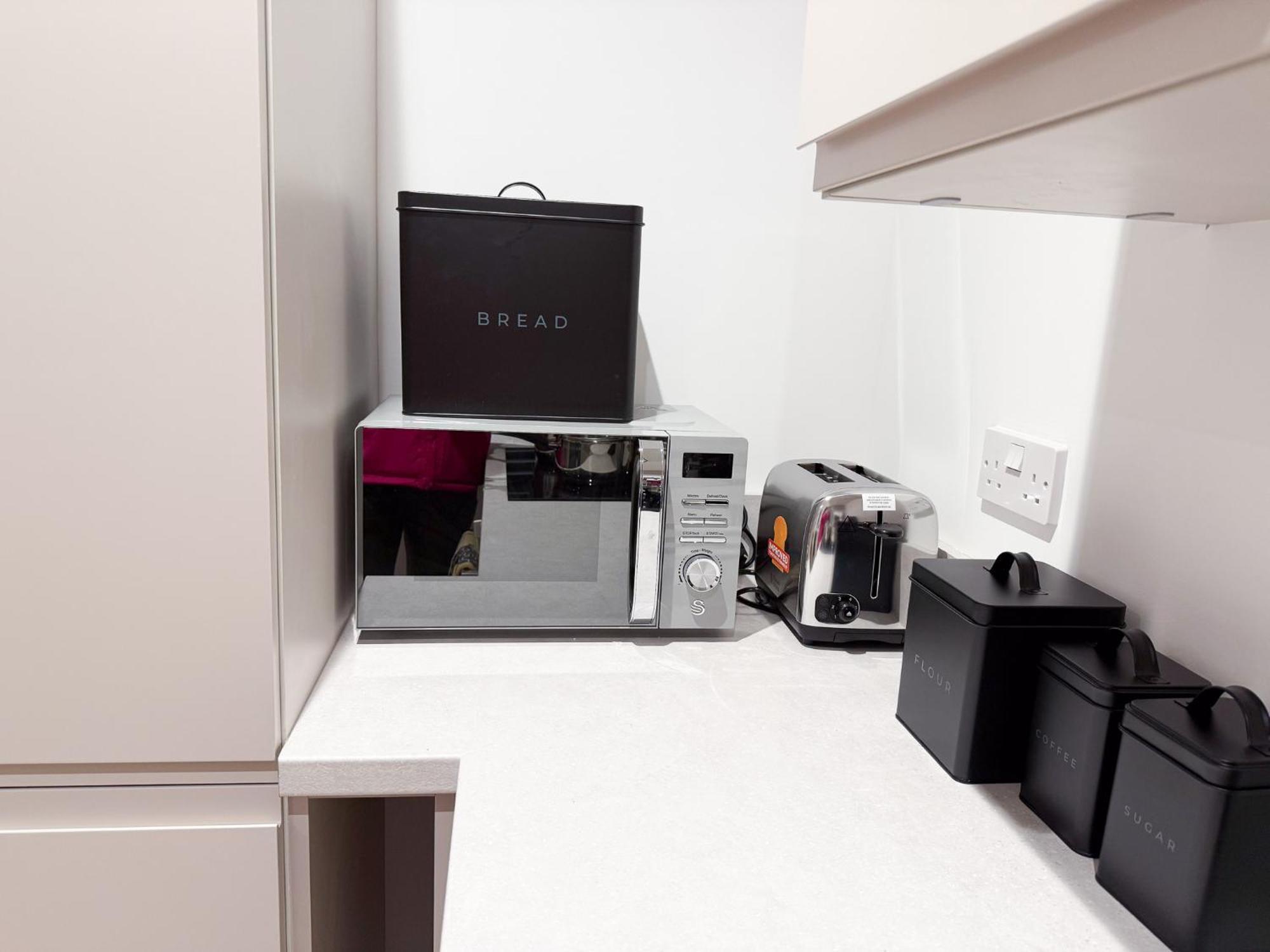 Spacious Modern 1 Bed Apartments In St Neots - Perfect For Contractors & Professionals - Free Parking - Wifi - Fully Equipped Kitchen - Smart Tv Ideal For Work Stays And Long Projects المظهر الخارجي الصورة