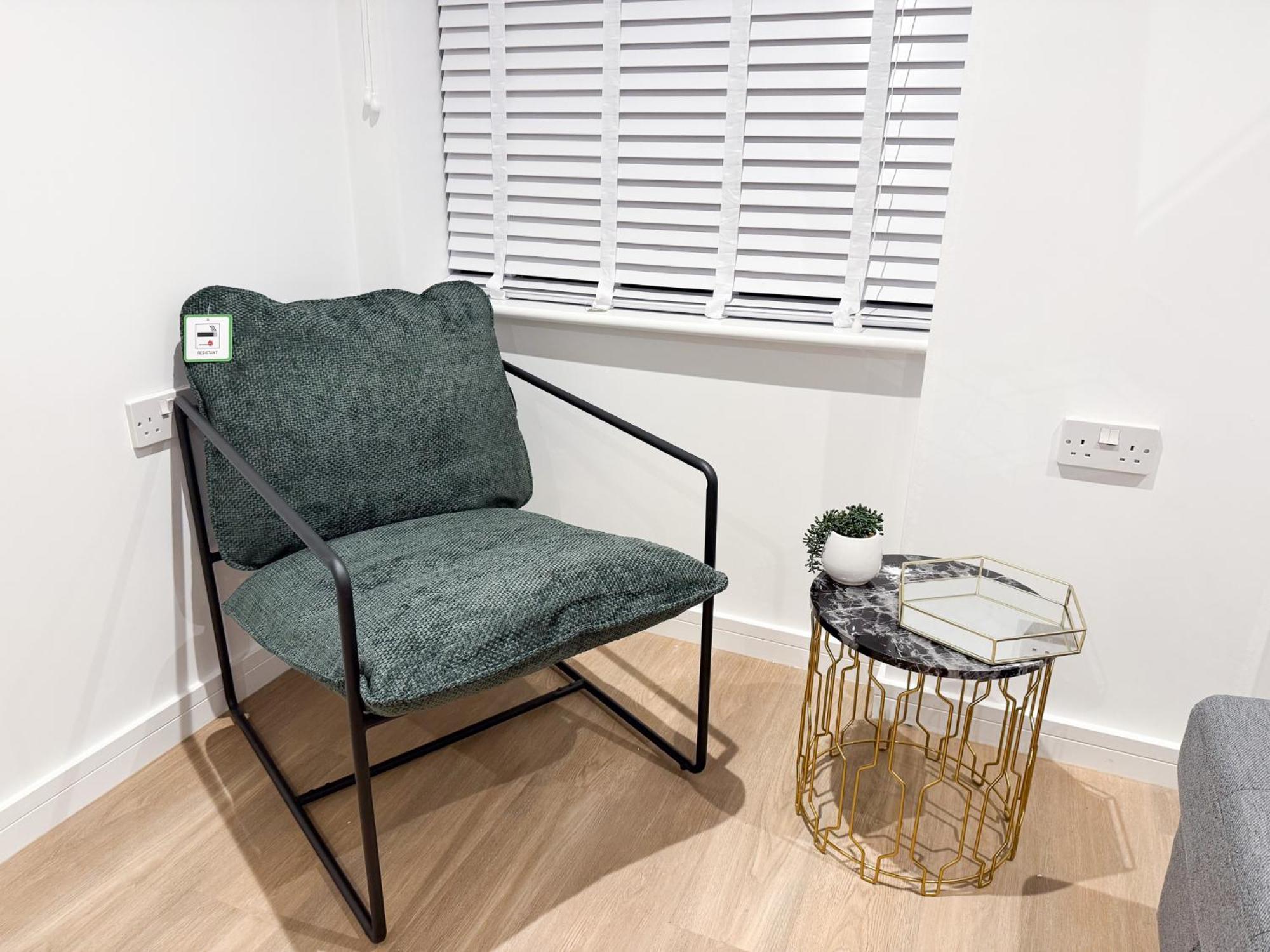 Spacious Modern 1 Bed Apartments In St Neots - Perfect For Contractors & Professionals - Free Parking - Wifi - Fully Equipped Kitchen - Smart Tv Ideal For Work Stays And Long Projects المظهر الخارجي الصورة
