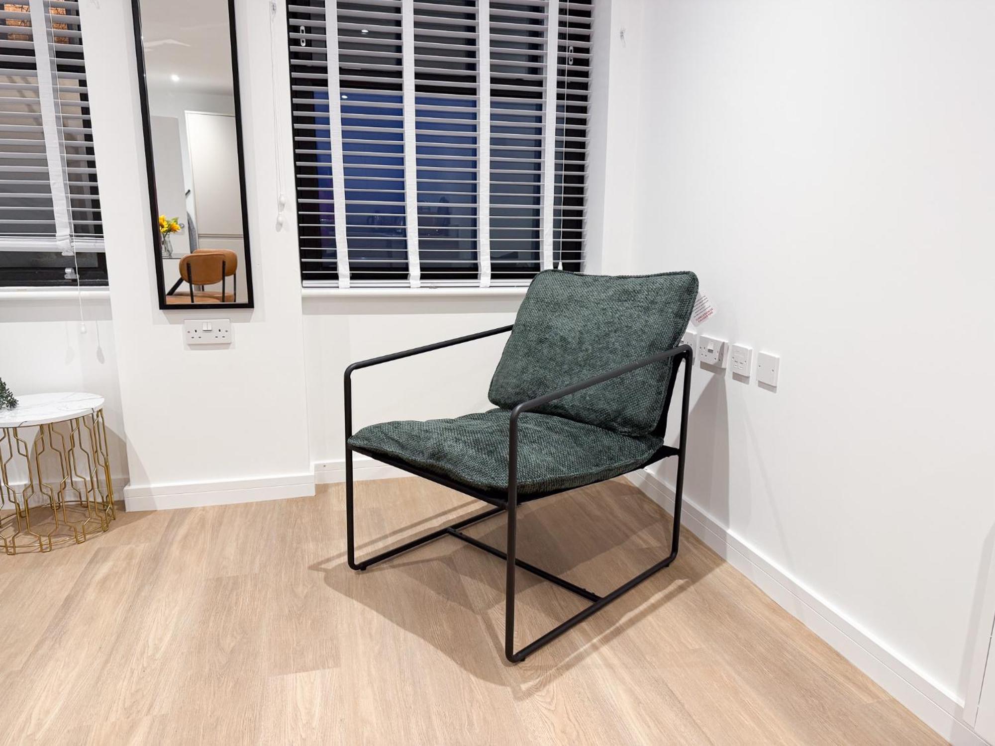 Spacious Modern 1 Bed Apartments In St Neots - Perfect For Contractors & Professionals - Free Parking - Wifi - Fully Equipped Kitchen - Smart Tv Ideal For Work Stays And Long Projects المظهر الخارجي الصورة
