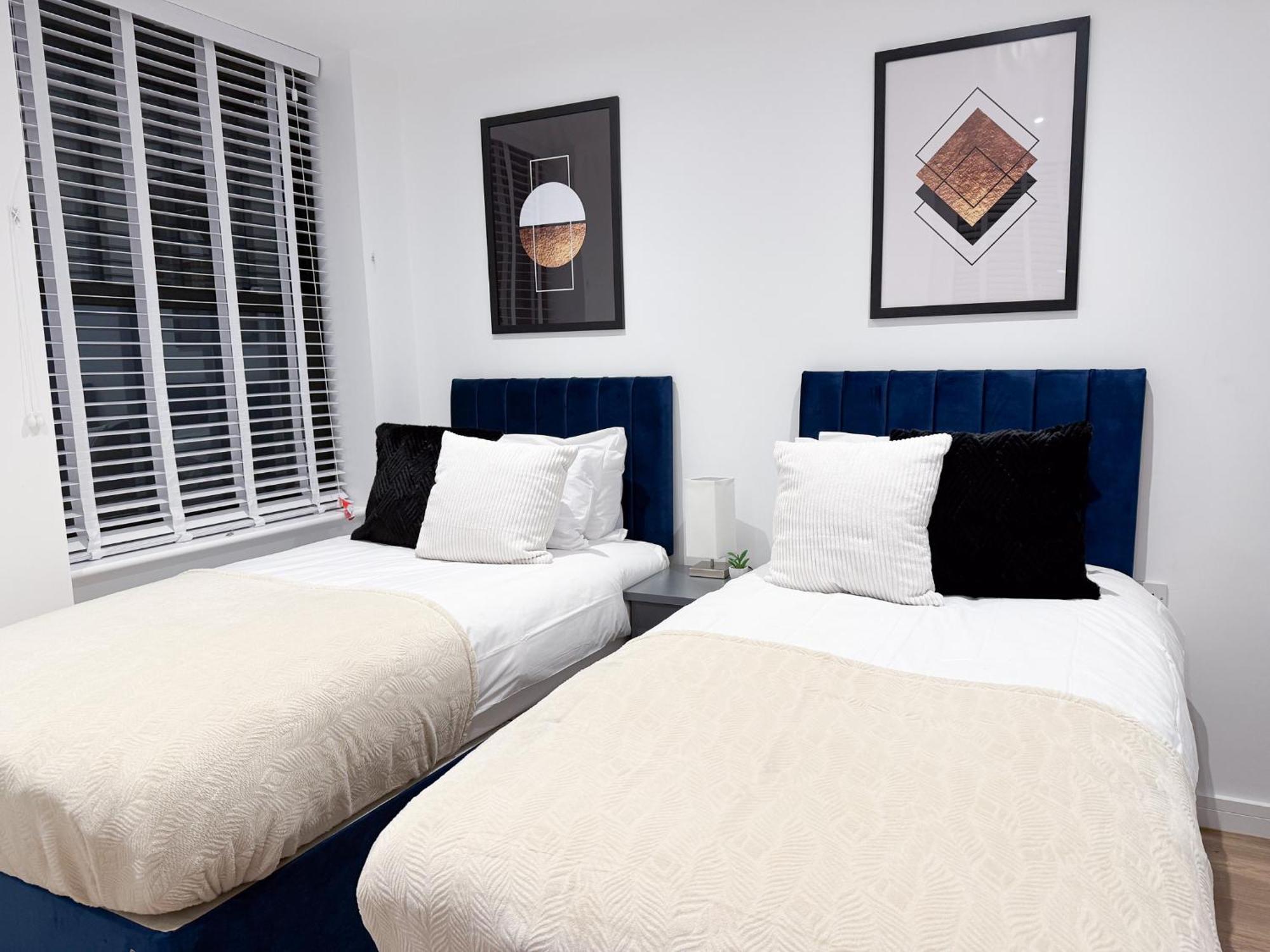 Spacious Modern 1 Bed Apartments In St Neots - Perfect For Contractors & Professionals - Free Parking - Wifi - Fully Equipped Kitchen - Smart Tv Ideal For Work Stays And Long Projects المظهر الخارجي الصورة